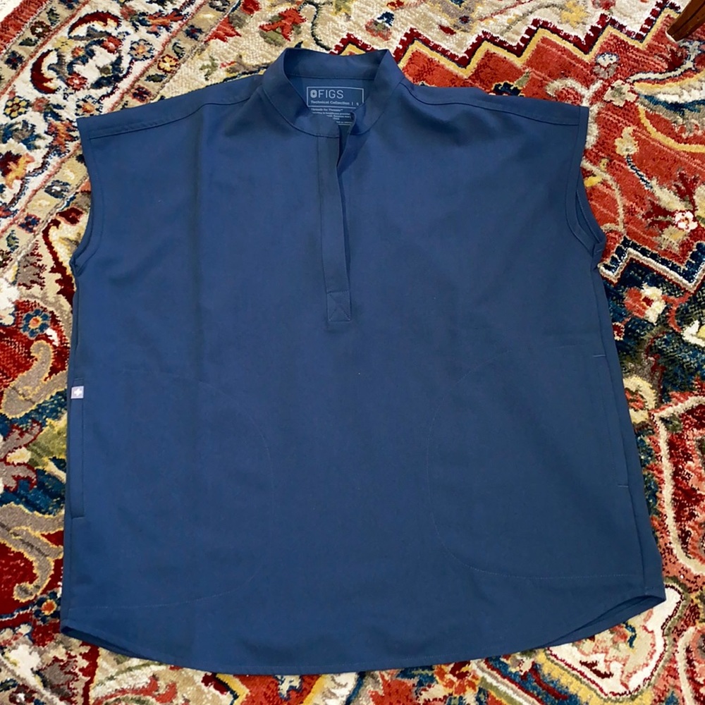 Dark harbor Rafeala scrub top